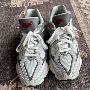 New balance 9060 women’s size 8.5 used good condition